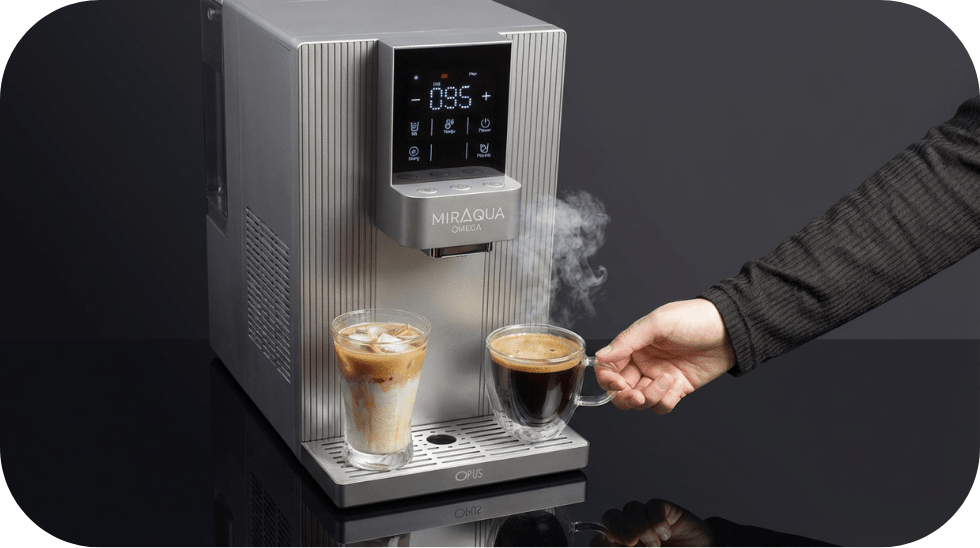 Dystrybutor wody do domu i do biura z wodą gorącą