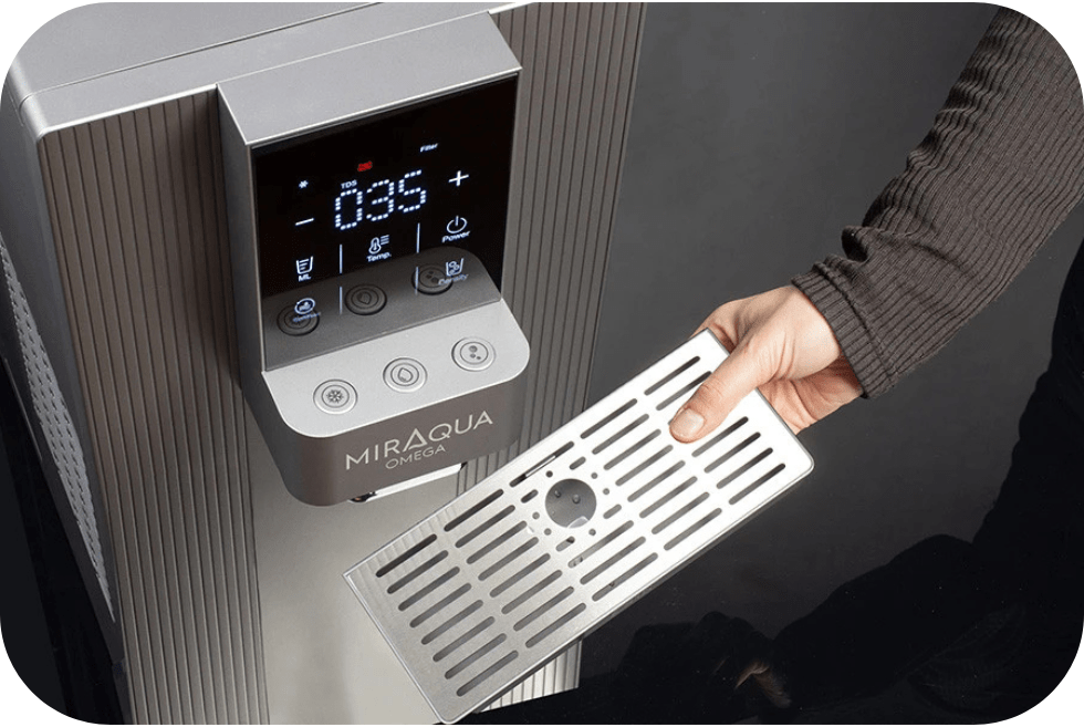 Wyjmowana tacka ociekowa w dystrybutorze Miraqua Omega 2