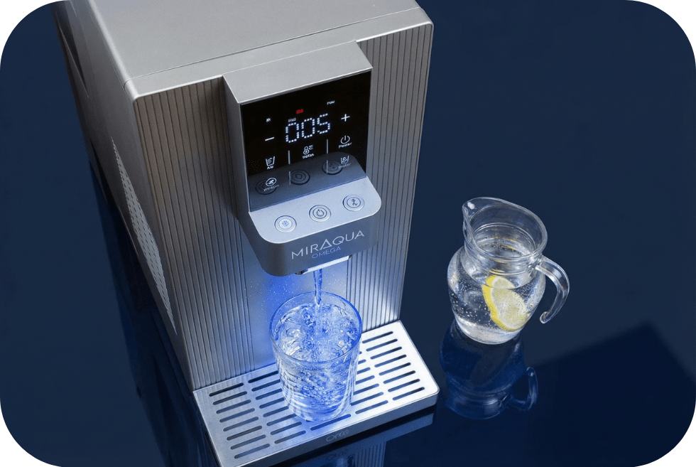 Dystrybutor wody na blat z wodą gazowaną